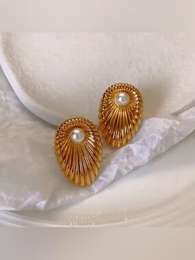 Vintage Statement Geometric Shell Pearl Gold Stud Earrings
